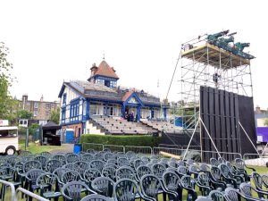 scaffold tower for recording with loads of chairs