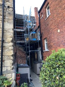 scaffolding behind a property in a tight gap - image 2